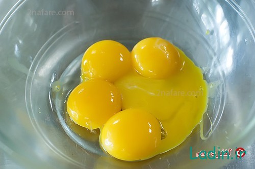 زرده تخم مرغ برای کرم تیرامیسو