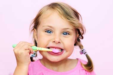 دندان‌های کودک‌,حفاظت از دندان‌های کودک‌,تمیز کردن دندان‌های کودک‌