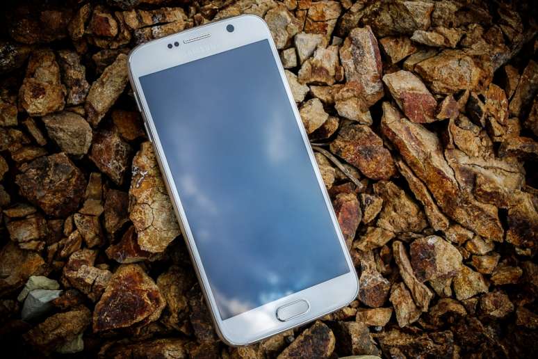 بررسی گوشی موبایل گلکسی اس 6 (Samsung Galaxy S6)