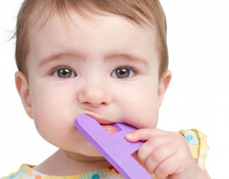 4 راه كاهش درد دندان درآوردن کودک