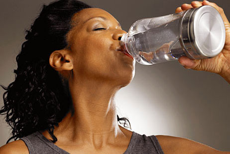 روشهای دیگر مبارزه با خشکی دهان-نوشیدن آب