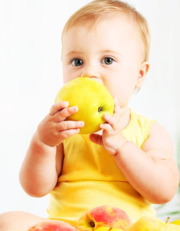 ميوه خوردن کودک,میوه های مناسب کودک