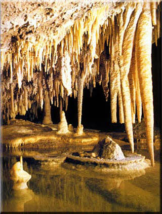 آشنایی باغ غار قوري قلعه زیباترین غار آبی آسیا