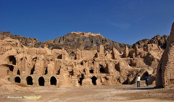 بخشی از آثار تاریخی کوه خواجه