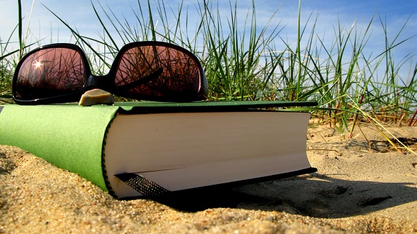 original-summer-vacation-book-glasses-bookmark-sand
