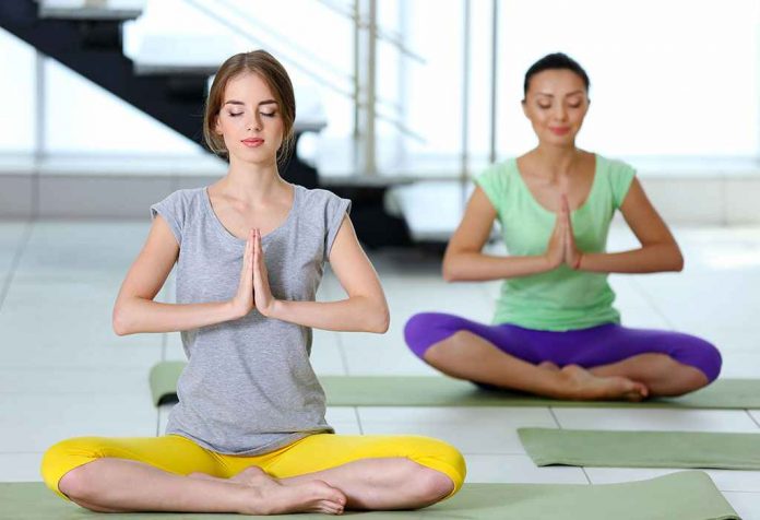 یوگا چیست و 11 فایده مهم یوگا برای سلامتی جسم و ذهن